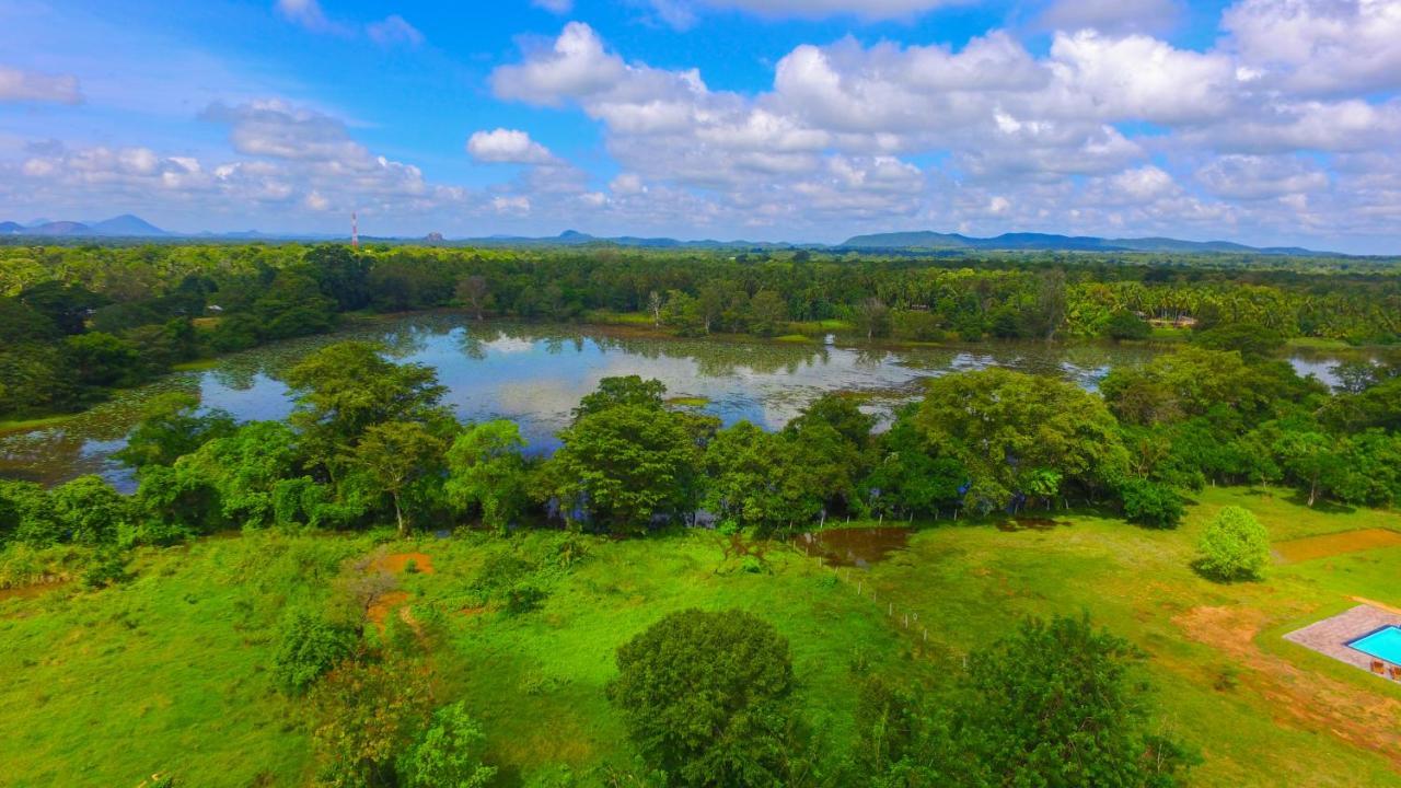 Sigiriya Water Cottage Exteriör bild